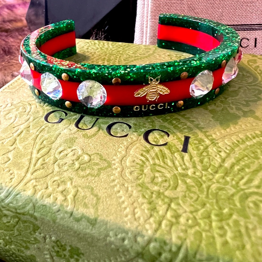 NEW Authentic Gucci Green & Red Crystal Studded Acrylic Bangle w/Bee Logo-Small